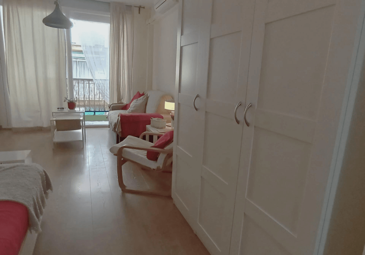Välutrustad lägenhet i 2:a raden av stranden
