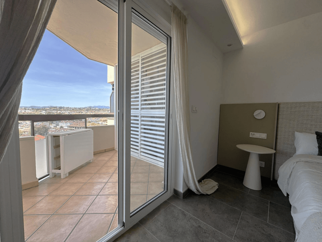 Apartamento muy amplio en Los Pacos con vistas al mar