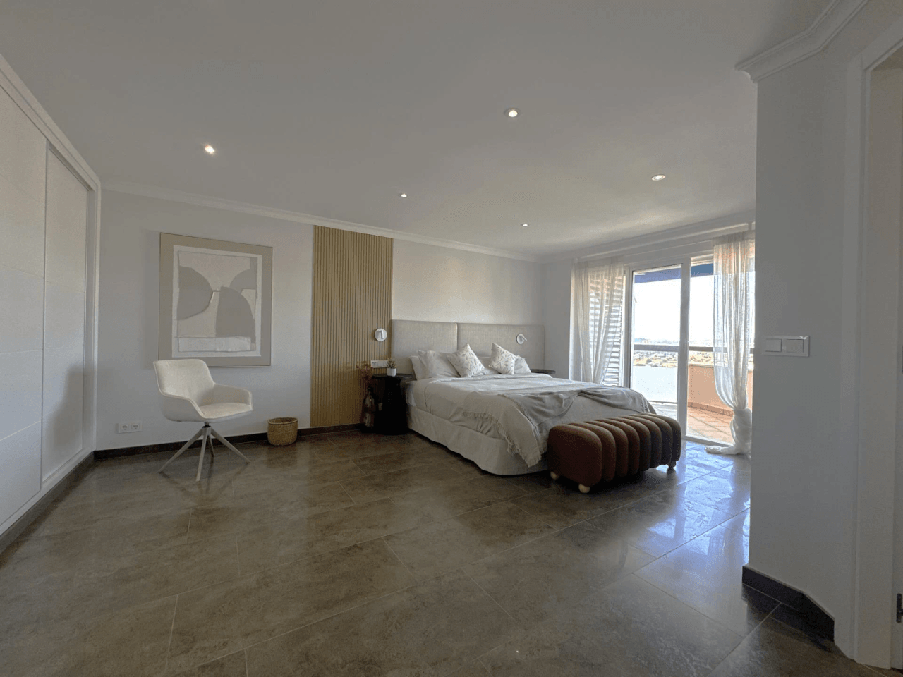 Apartamento muy amplio en Los Pacos con vistas al mar
