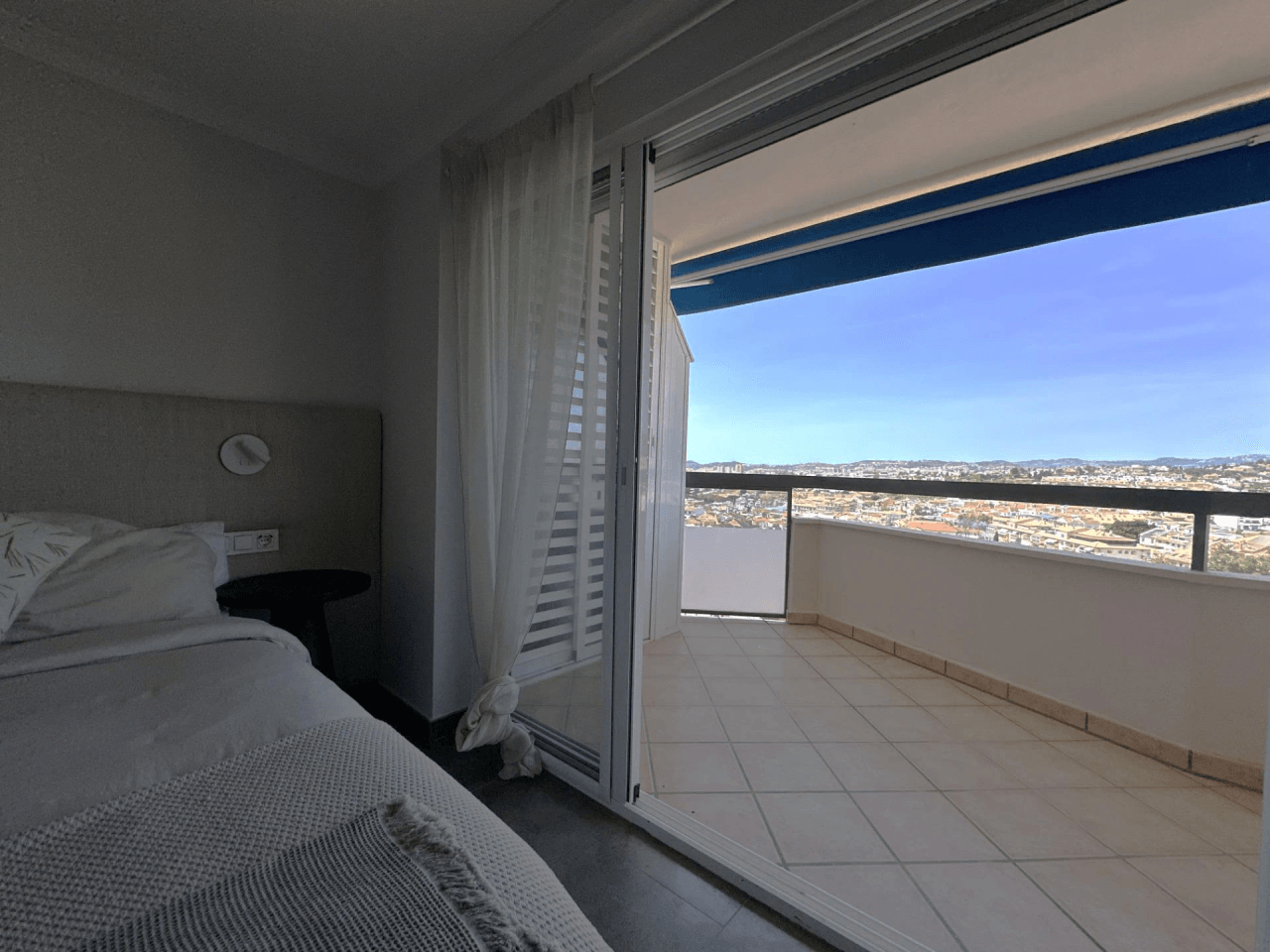 Apartamento muy amplio en Los Pacos con vistas al mar