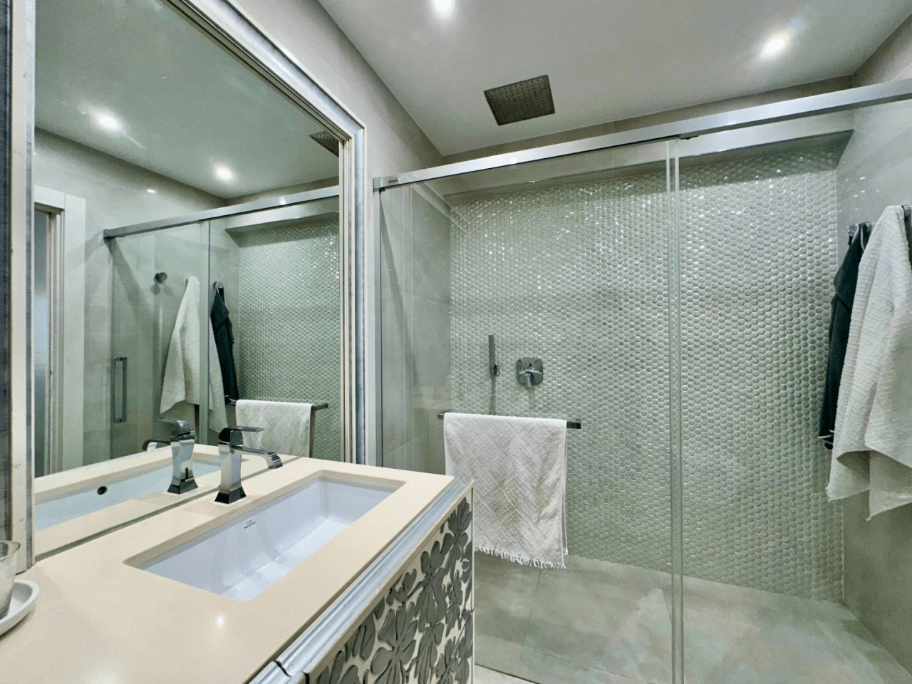 IMPRESIONANTE APARTAMENTO EN EL BAJONDILLO CON GRAN TERRAZA Y PISCINA.