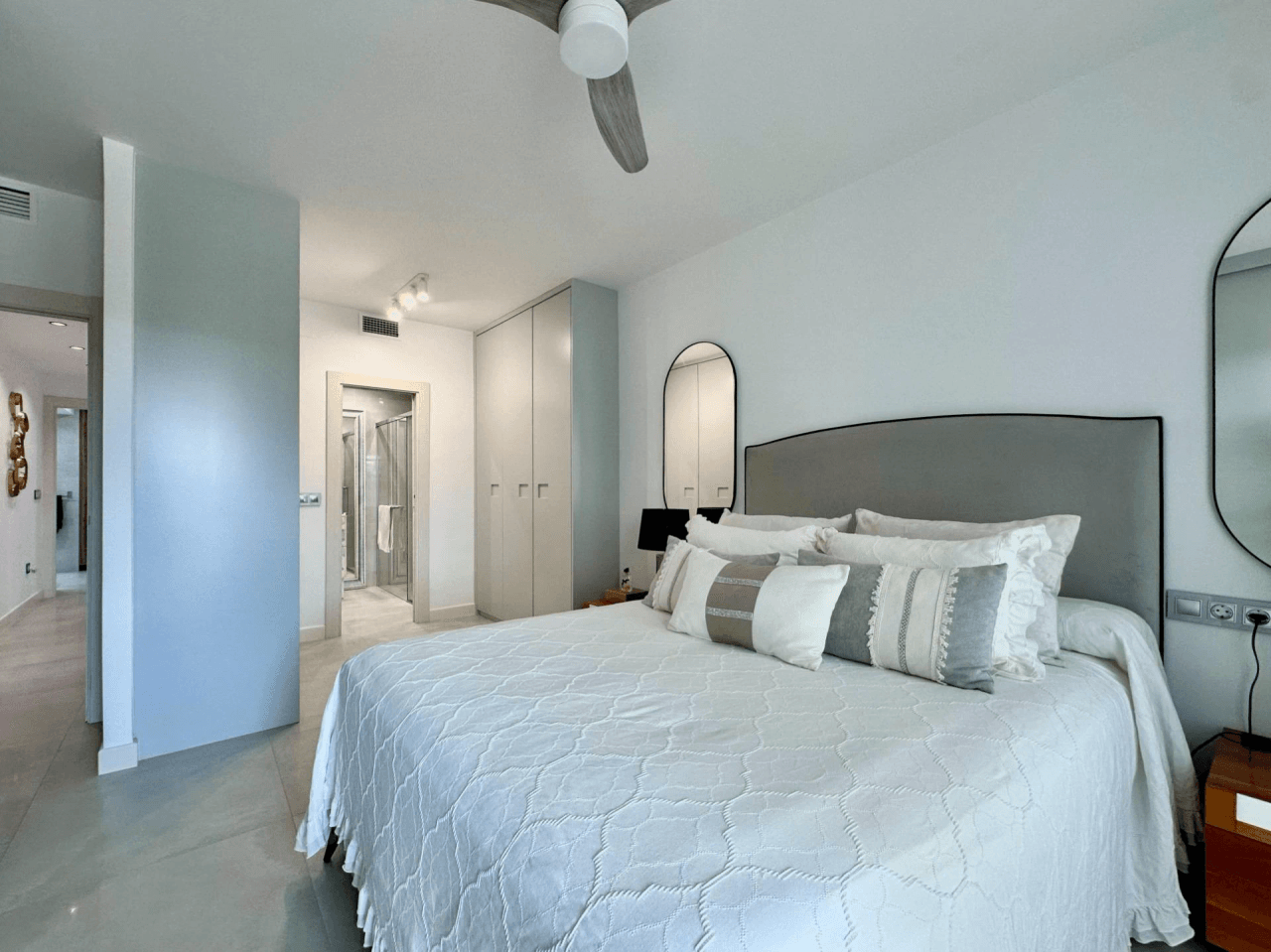 IMPRESIONANTE APARTAMENTO EN EL BAJONDILLO CON GRAN TERRAZA Y PISCINA.